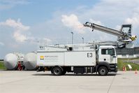  - They call it Elephant: LEJ deicing unit on wheels... - by Holger Zengler
