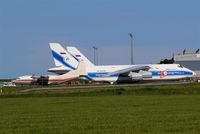  - Big birds and big small bird on apron 2... - by Holger Zengler