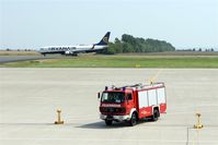  - Airport´s fire engine on way to attendance point.... - by Holger Zengler