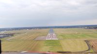  - Landing onto runway 27. - by keithnewsome