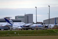  - Crowded apron 2. - by Holger Zengler