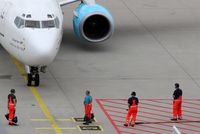  - All hands are on apron.... - by Holger Zengler