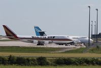  - Crowded apron 2.... - by Holger Zengler