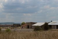  - View from north: at right the gliding club with its hangar - by Thierry BEYL