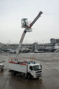  - The big elephant is coming to de-ice our B744 (D-ABVX) - by Micha Lueck