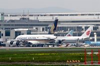  - View square over FRA to departure on rwy 07C.... - by Holger Zengler
