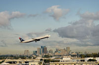  @ Fort Lauderdale/hollywood International Airport - Ft. Lauderdale - by Alex Feldstein
