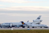  - View to apron 1 ... - by Holger Zengler