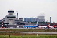  - Southern view to apron and terminal building.... - by Holger Zengler