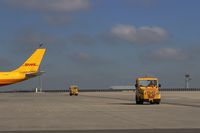  - Sunny sunday morning on apron 4...... - by Holger Zengler