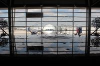  @ Detroit Metropolitan Wayne County Airport - DTW fountain with Delta 777-200 - by Florida Metal