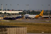 - View to apron 5 ... - by Holger Zengler