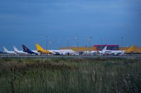  - Apron 4 und 5 in mild morning light... - by Holger Zengler