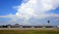  - Amazingly empty airport... - by JPC
