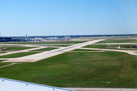  - Landing at ORD - by Eric Olsen