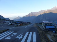  - Tensing-Hillary Airport - by e-voyageur