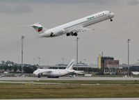  - Feathery meets strong at apron 3... - by Holger Zengler