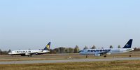  - Coming and going on rwy 26R.... - by Holger Zengler