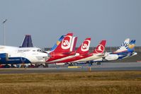 - Rush hour on apron 1... - by Holger Zengler