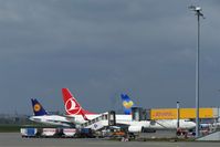  - Business as usual on apron 1..... - by Holger Zengler