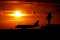  - Evening shuttle from DUS on twy E7...... - by Holger Zengler
