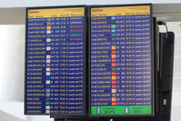  - UK bound flights are dominating in the evenings ... - by Tomas Milosch