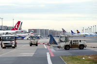  - Business as usual at terminal 2.... - by Holger Zengler