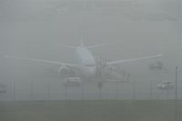  - 6.10 a.m. - after a 4 hours ride by car to MUC that was what I saw on apron in front of me for next 2 hours.... - by Holger Zengler
