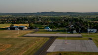 Gy?r Pér Airport photo, click to enlarge
