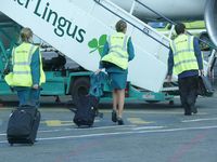  - crew Aer Lingus boarding - by Jean Goubet-FRENCHSKY