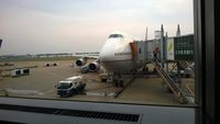  - United B747 preparing for the long flight from Narita to O'Hare. - by Bob Simmermon