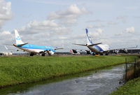  @ Amsterdam Schiphol Airport - Taxiway Q - by Andreas Ranner