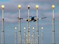  - Rwy 08, landing of OO-JAD - by Joeri Van der Elst