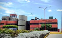  - Vista general de la fachada del aeropuerto - by Carlos E. Perez