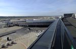  - visitors terrace and gates building D at Wien airport - by Ingo Warnecke