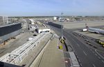  - apron to the north of gates building F/G at the eastern end of terminal 3 at Wien airport - by Ingo Warnecke