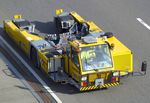  - pushback tug at Wien airport #v - by Ingo Warnecke