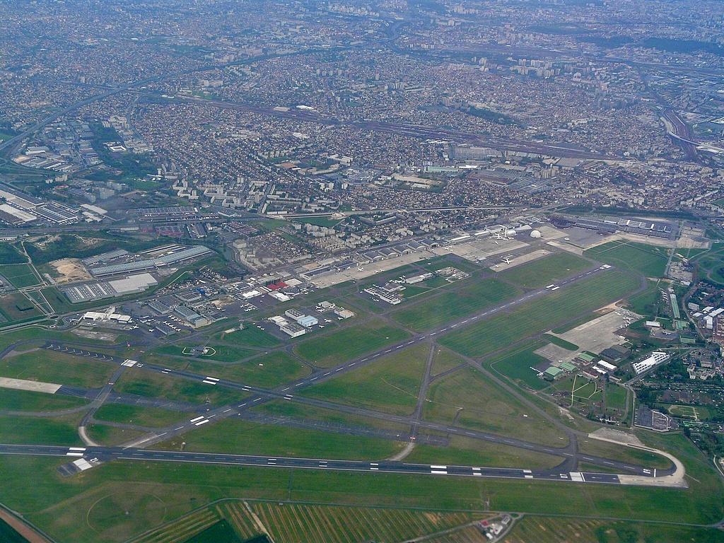 Paris Airport photo, click to enlarge
