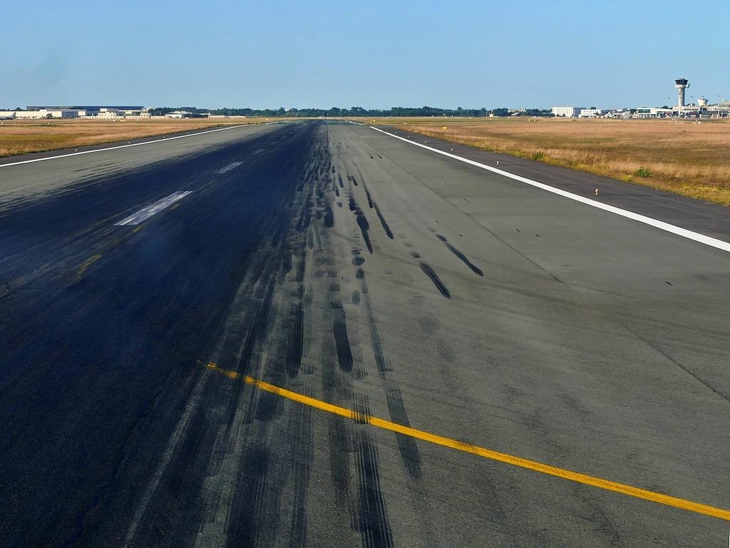  - Runway 05/23 - by Jean Christophe Ravon / FRENCHSKY