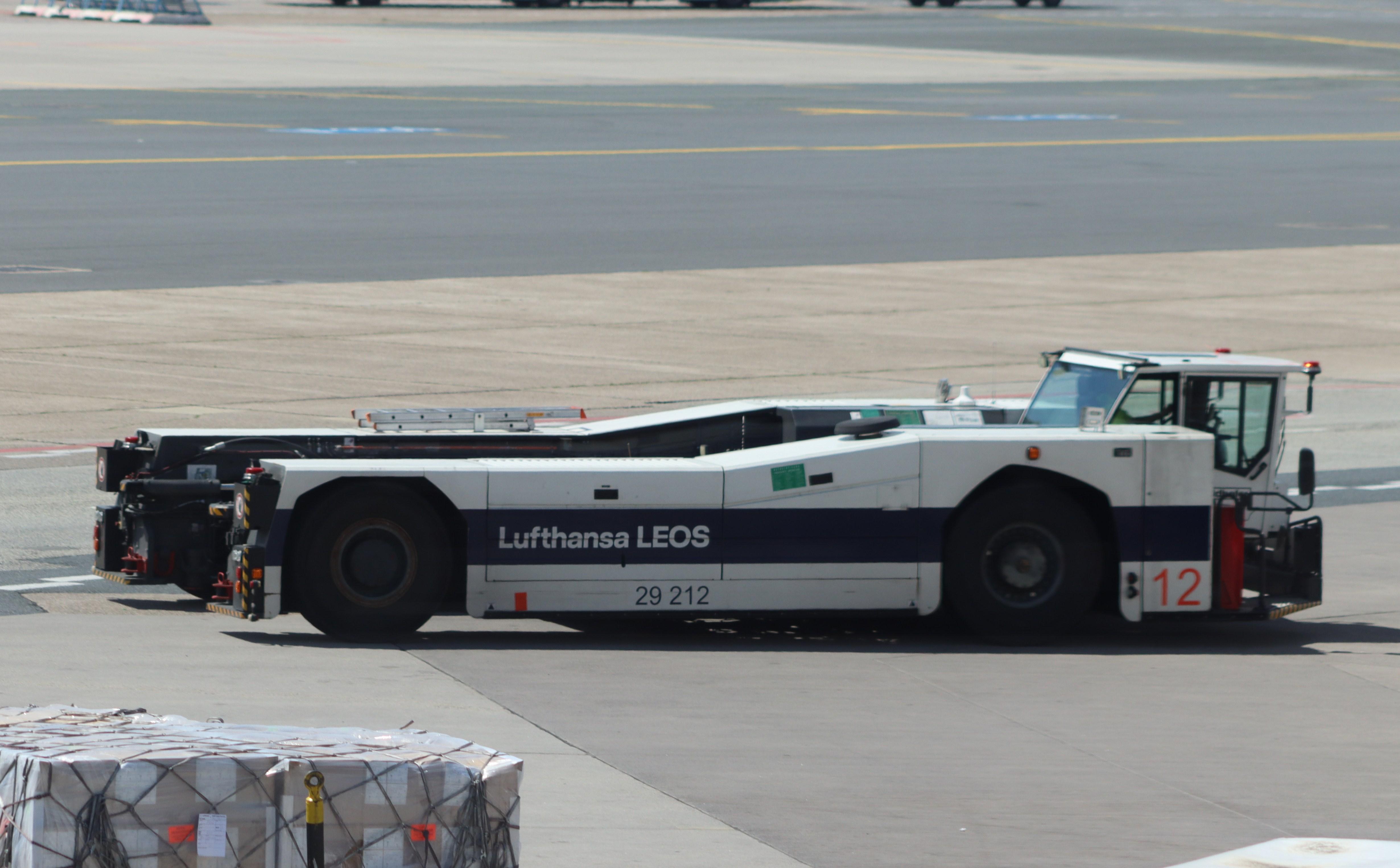Frankfurt International Airport photo, click to enlarge