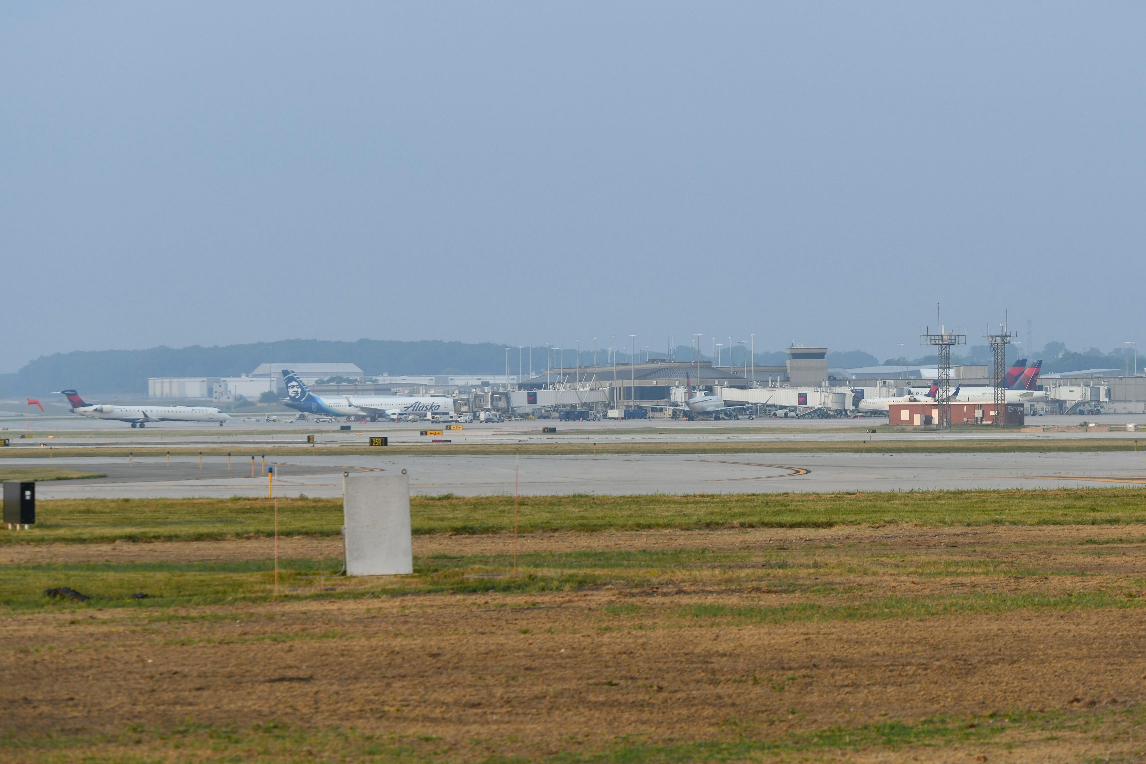  - Overview of terminal from viewing area - by FerryPNL