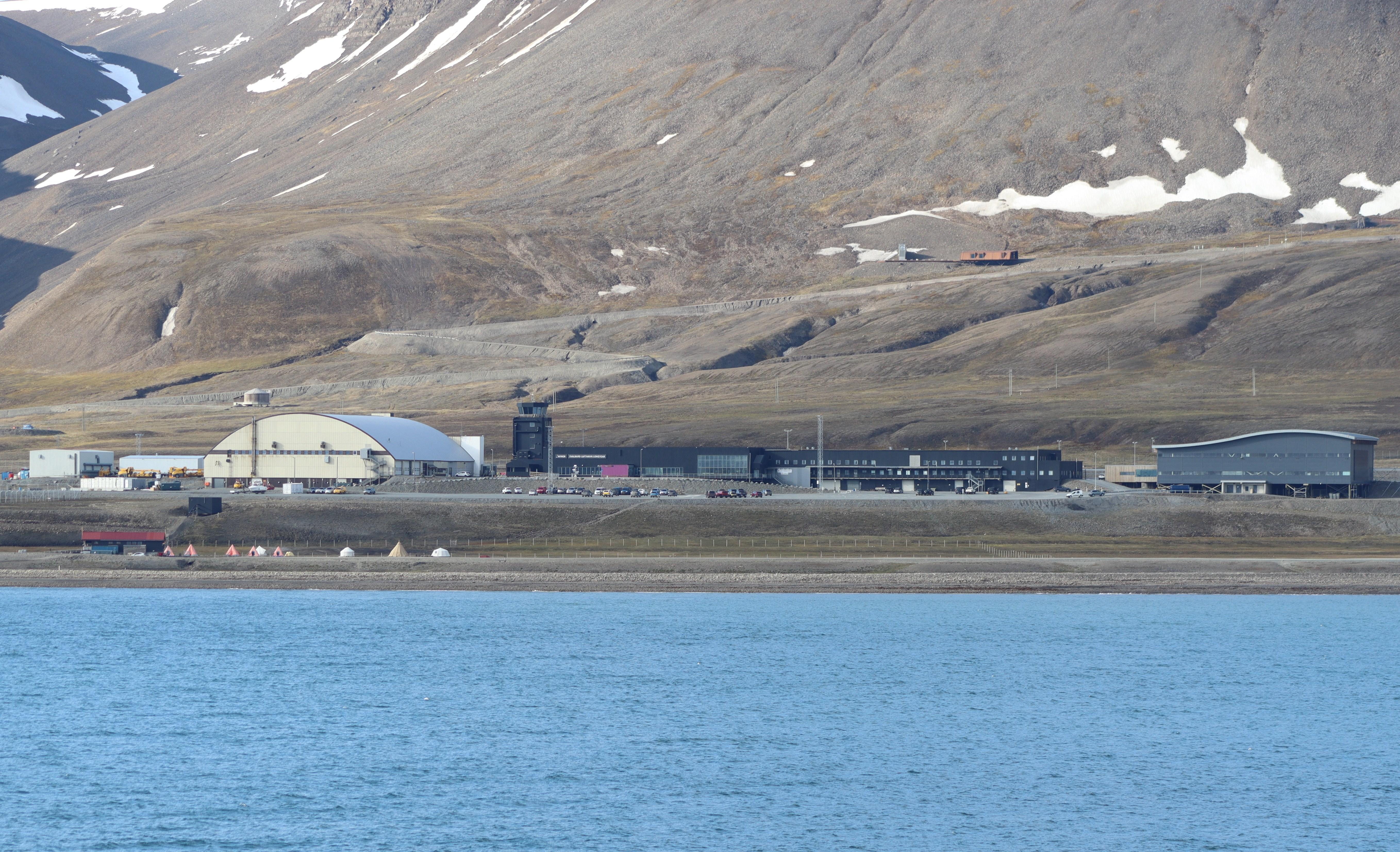 Svalbard Airport, Longyear photo, click to enlarge