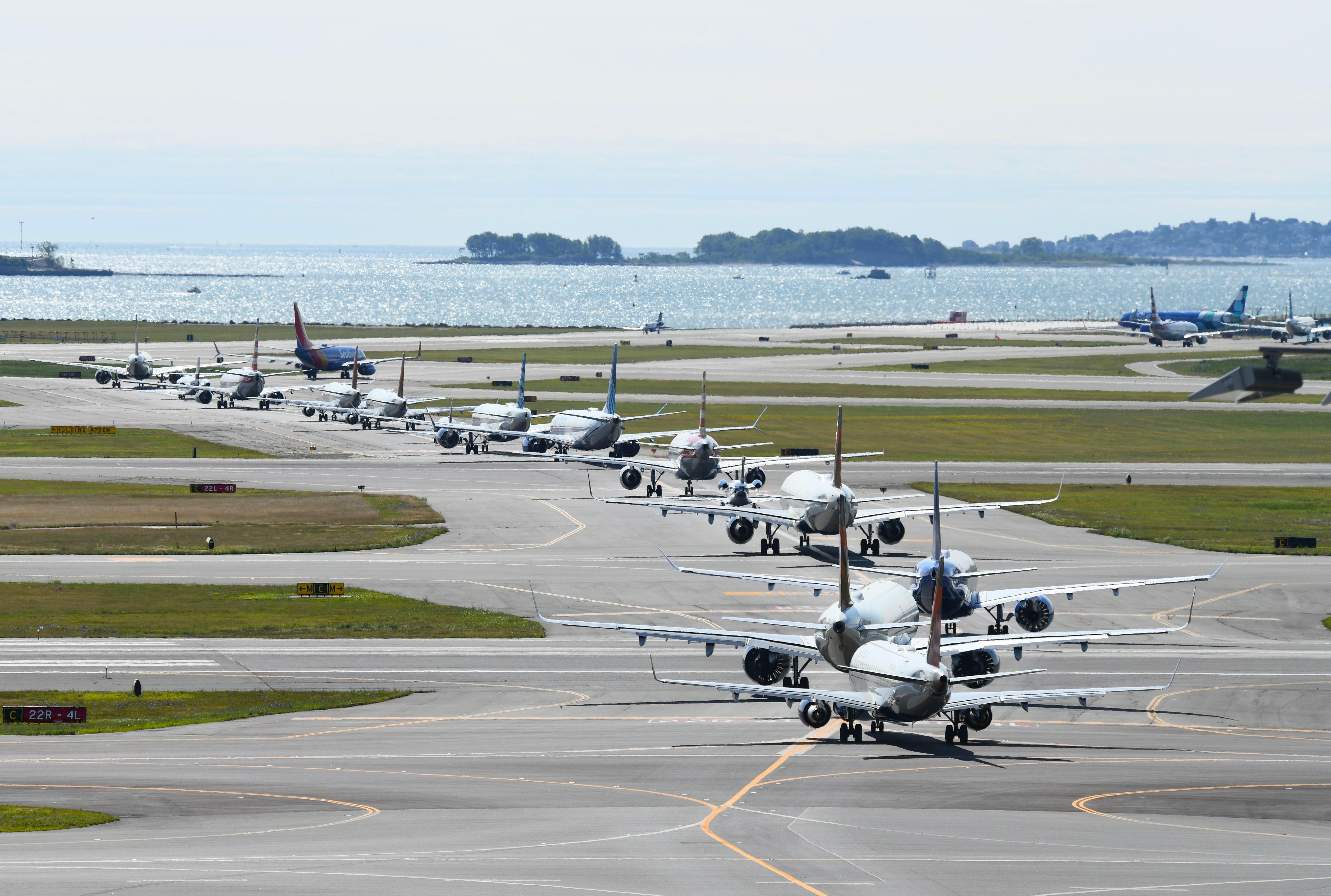 KBOS, Rush hour at BOS, photo by FerryPNL