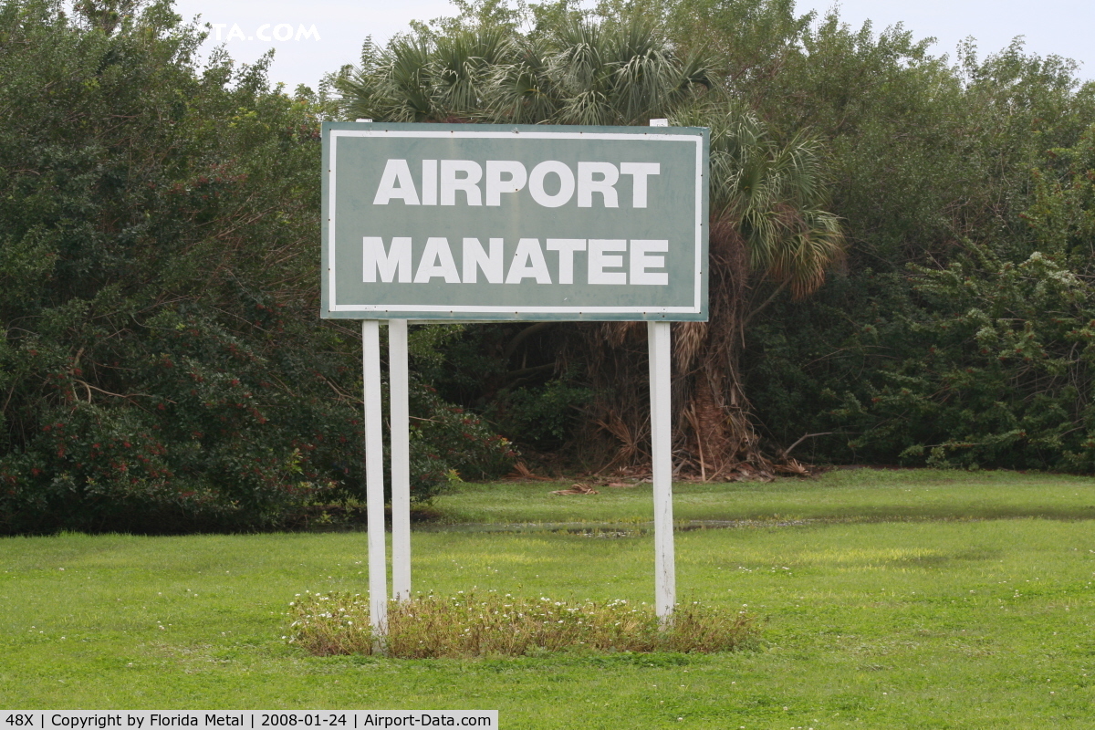 Airport Manatee Airport (48X) - Didn't know manatees could fly