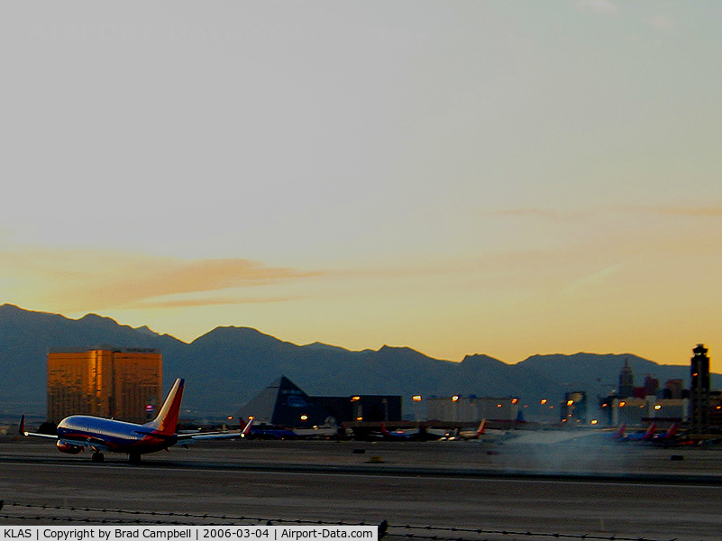 Mc Carran International Airport (LAS) - Southwest Airlines / Time for one more smoker