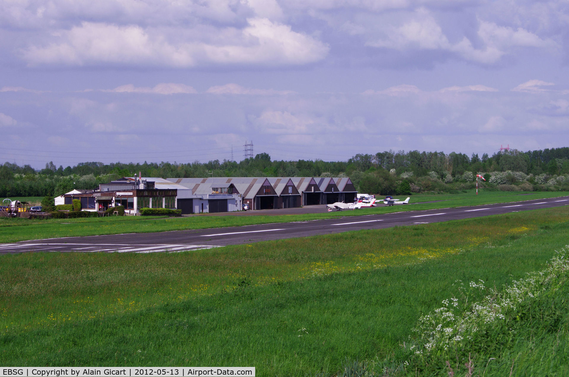 Saint-Ghislain AB Airport, Saint-Ghislain Belgium (EBSG) - Overall view of the airport