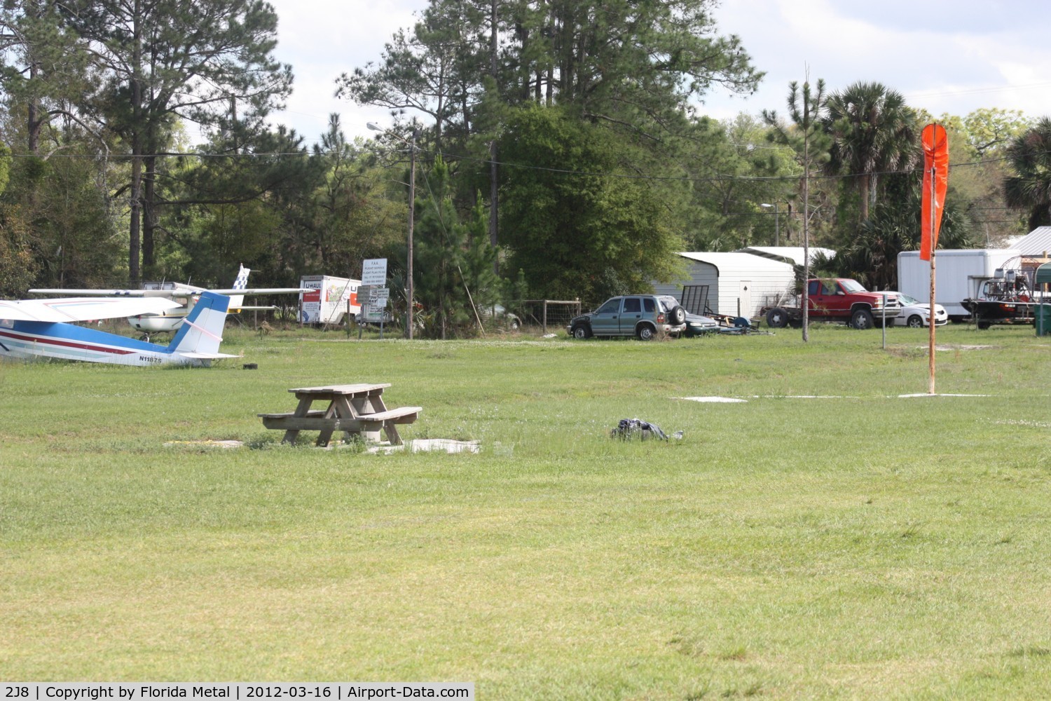 Pierson Municipal Airport (2J8) - Hey this airport has a spotting area as small as it is