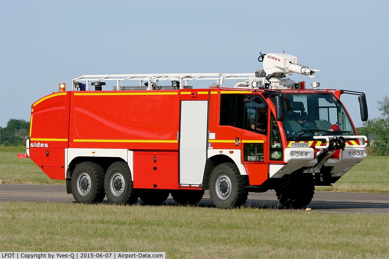 Tours Val de Loire Airport, Tours France (LFOT) - Fire truck on display, Tours-St Symphorien Air Base 705 (LFOT-TUF) Open day 2015