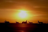 Denver International Airport (DEN) - Waiting for gates. - by Francisco Undiks