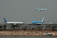 Hong Kong International Airport, Hong Kong Hong Kong (VHHH) - Threshold of runway 07R - by Michel Teiten ( www.mablehome.com )